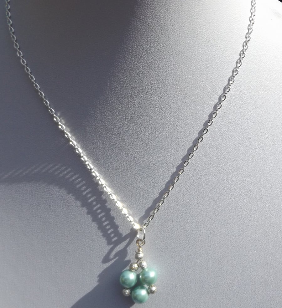 16" Mint green shell pearl with silver stardust spacers necklace