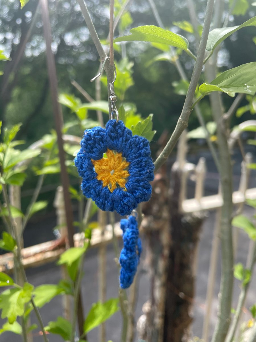 Crochet blue flowers