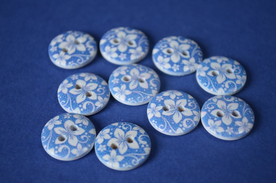 15mm Wooden Floral Buttons Hawaiian Blue & White Flower 10pk Flowers (SF26)