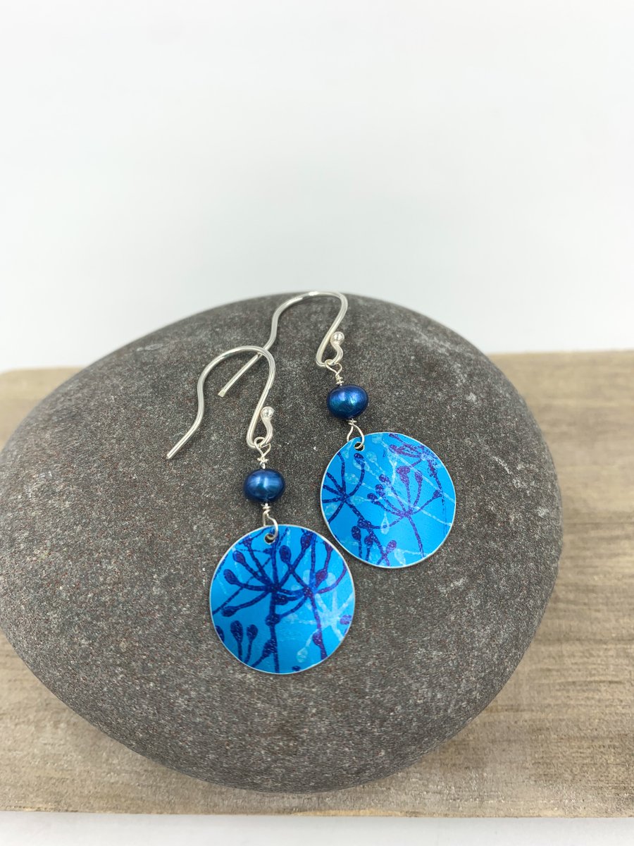 Turquoise and blue aluminium cow parsley circle earrings with pearl 