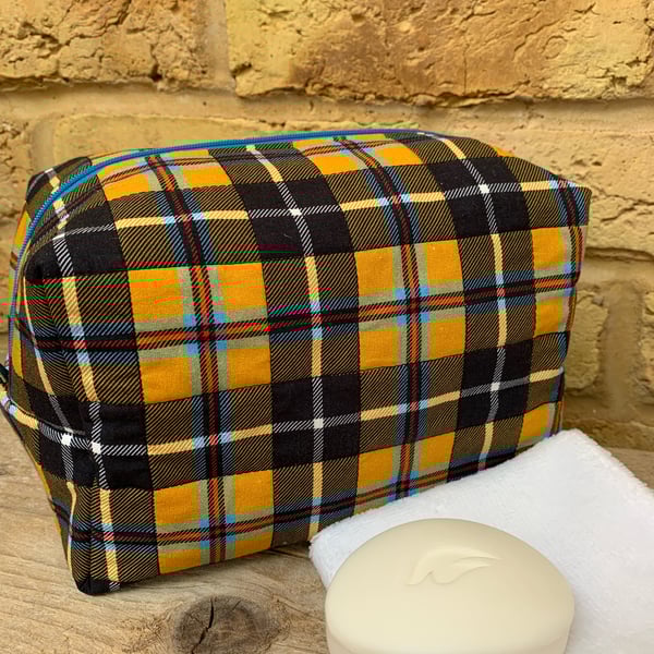 Tartan Print Fabric Quilted Box Shape Washbag
