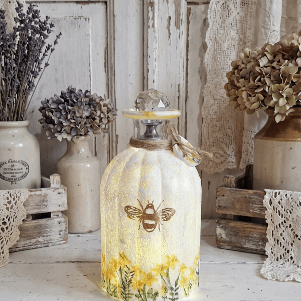 Daffodil Bee Vase Lamp