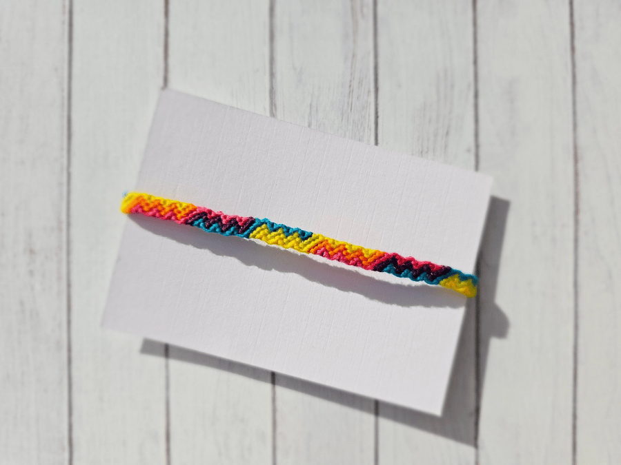 Friendship bracelet - Zig-Zag