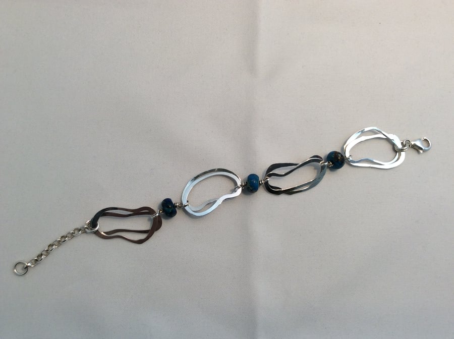 Silver loop bracelet