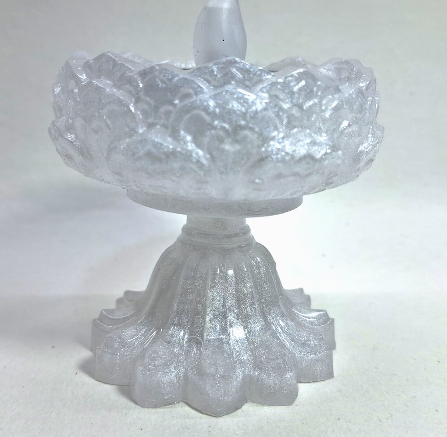 Beautiful Hand crafted White Resin Tea Light Holder.