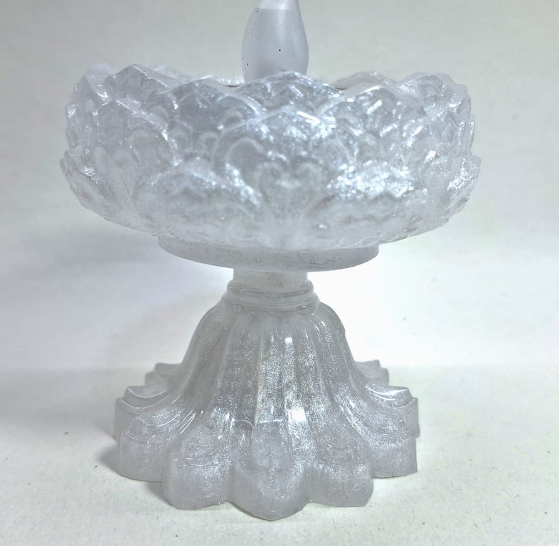 Beautiful Hand crafted White Resin Tea Light Holder.