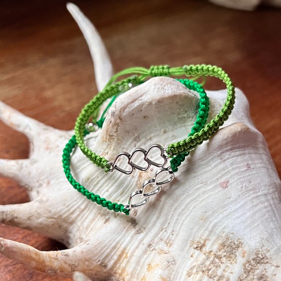 Friendship Bracelet - Macrame Adjustable Bracelet - Hearts - Green