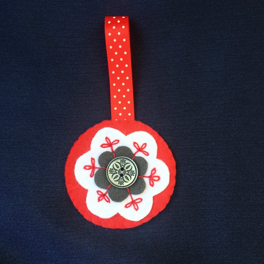 Red Nordic Style Felt Flower Christmas Bauble Decoration