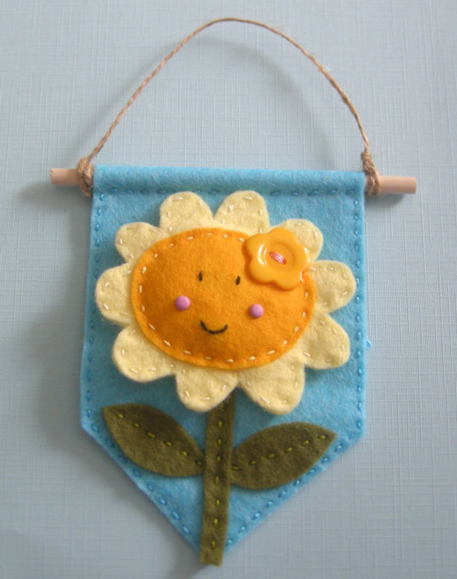 Craft kit, sewing kit, Flower banner, flower decoration, felt decoration, 