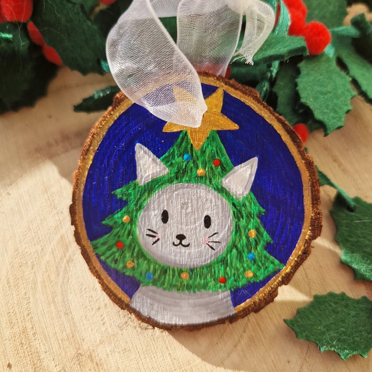 Grey cat wood slice Christmas decoration, Grey cat decor, Cat Christmas gift