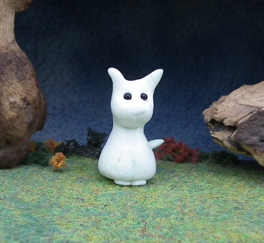 Tiny Village White Cat 'Meryn' OOAK Sculpt by Ann Galvin Gnome Village