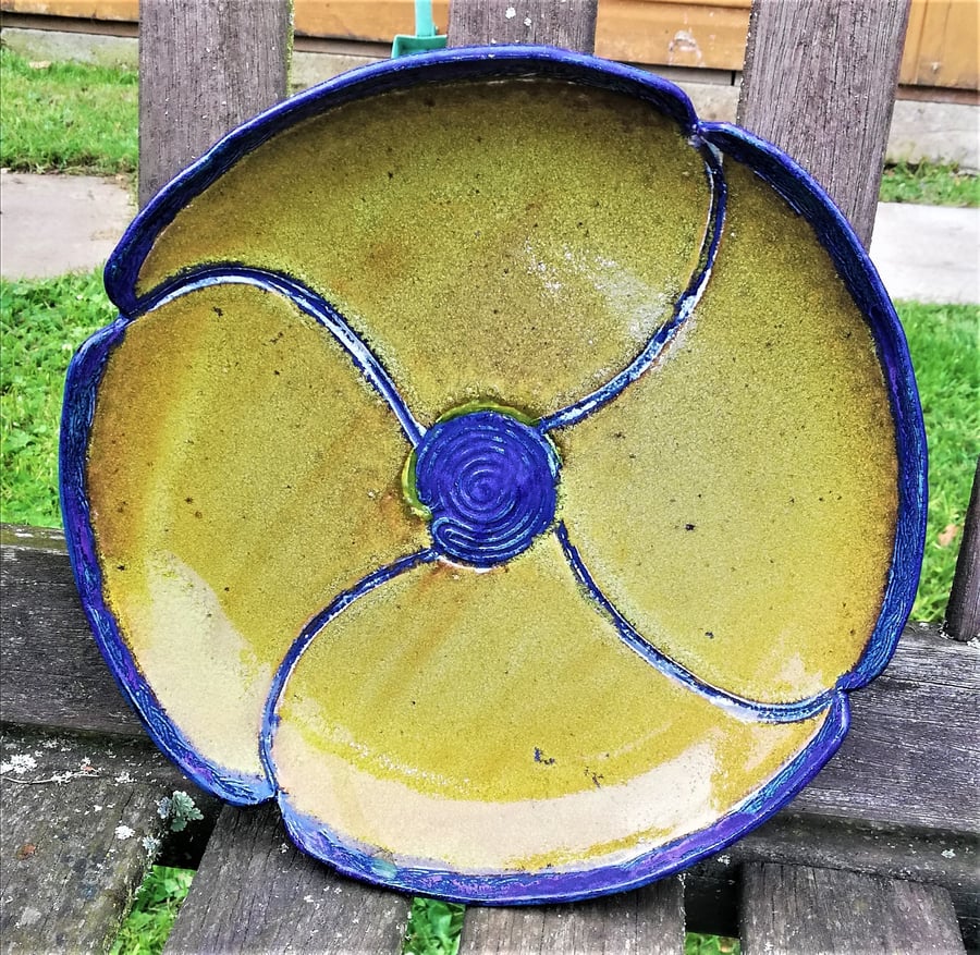 Gorgeous autumnal, poppy shaped dishes