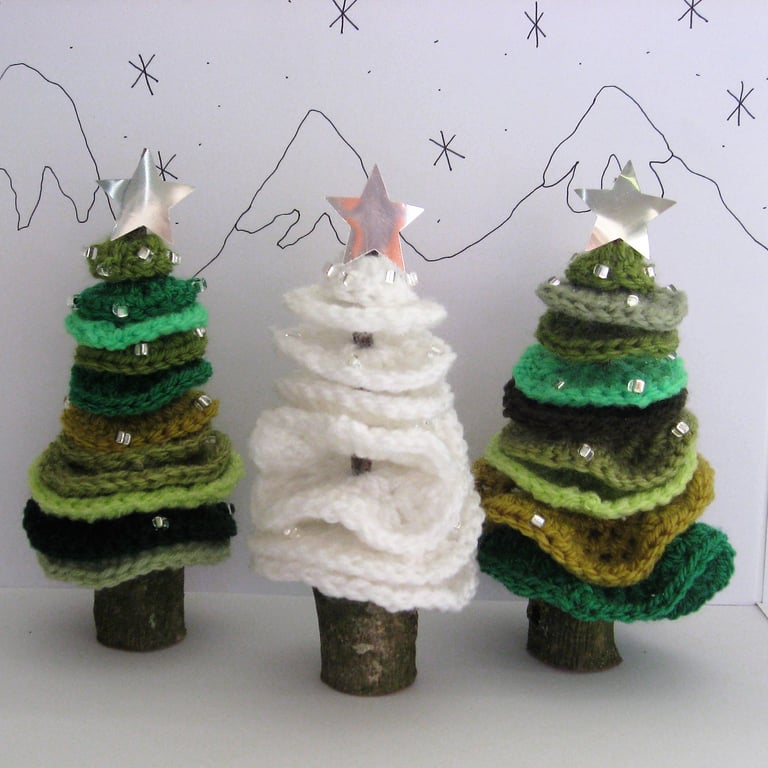 Christmas tree pattern. Crochet Christmas tree. Small decoration.