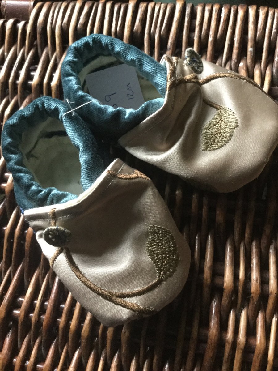Dorset Button Trimmed Toddler Slippers, age 12 - 18 m, Mink Floral and Blue, S9