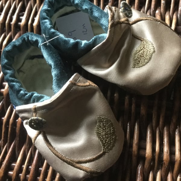 Dorset Button Trimmed Toddler Slippers, age 12 - 18 m, Mink Floral and Blue, S9