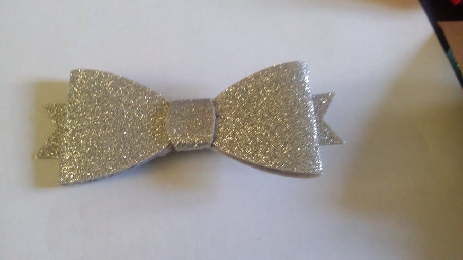  Medium silver glitter bow