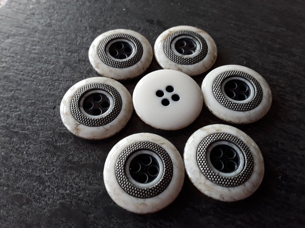 13 16" 20.3mm 32L Designer Buttons 1980's Bespoke German collection LAST 3