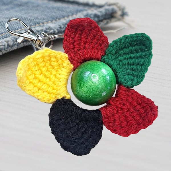 Crochet Flower Keychain with Hand-Dyed Green Bead – Handmade Bag Charm