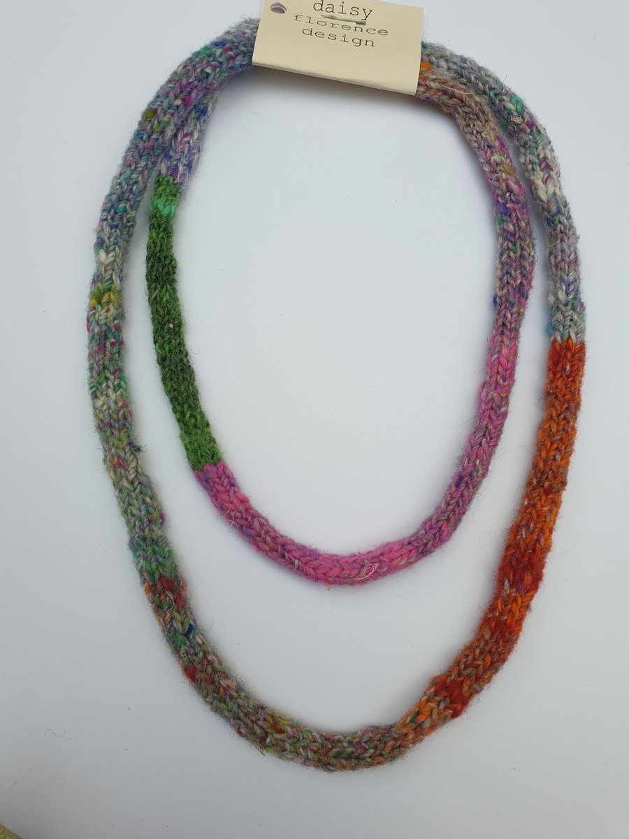 Knitted LOOP necklace
