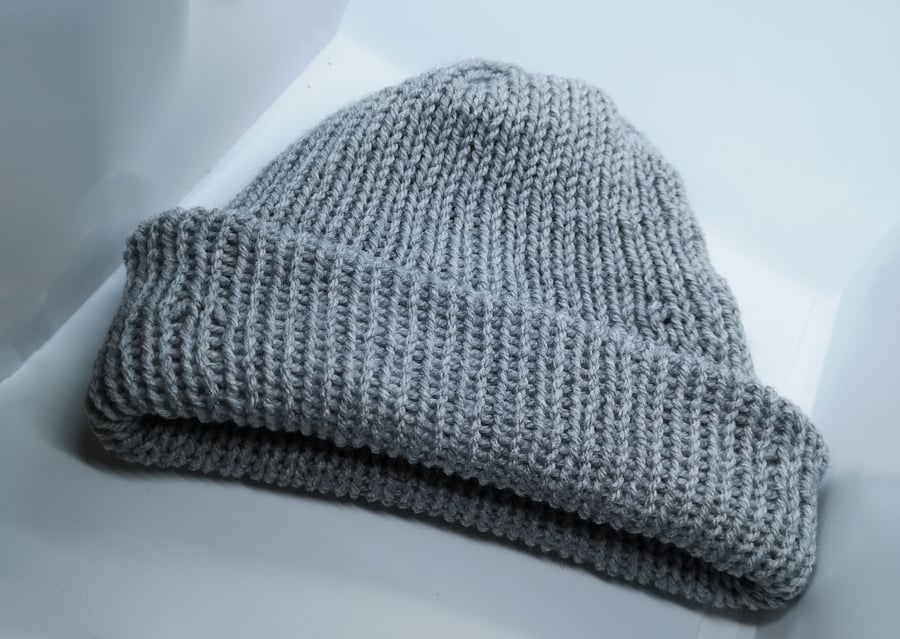 Handknitted light grey hat