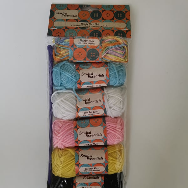 Knitting Set, Starter Knitting Kit, Yarn & 5mm Needles