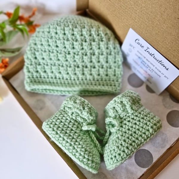 Crochet Baby Hat and Booties Set – Special Baby Gift