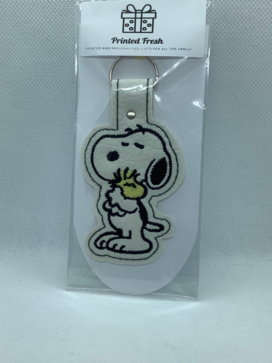 Embroidered Faux Leather White   Snoopy   key ring