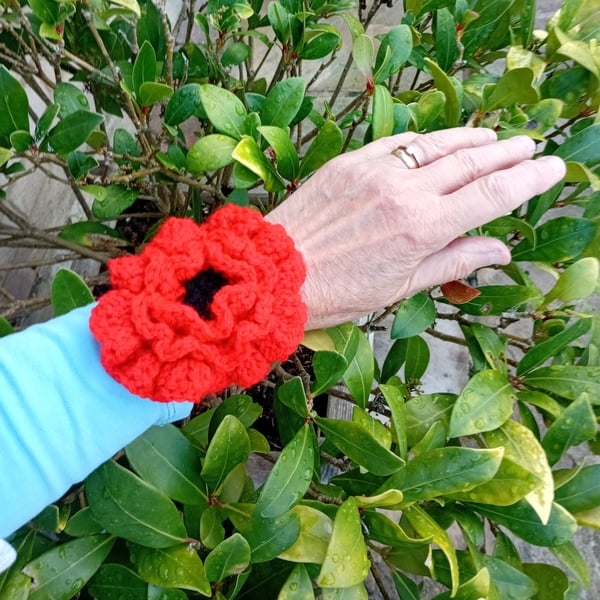 Poppy. Crochet poppy can be worn on the wrist