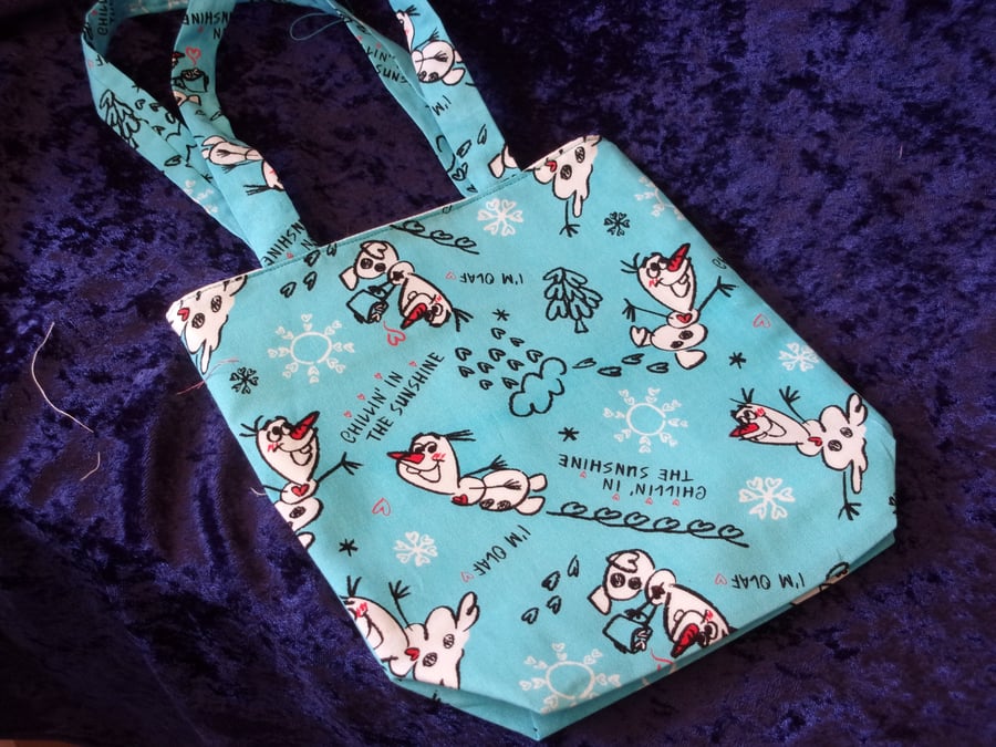 Olaf Chilling in the Sunshine Fabric Bag