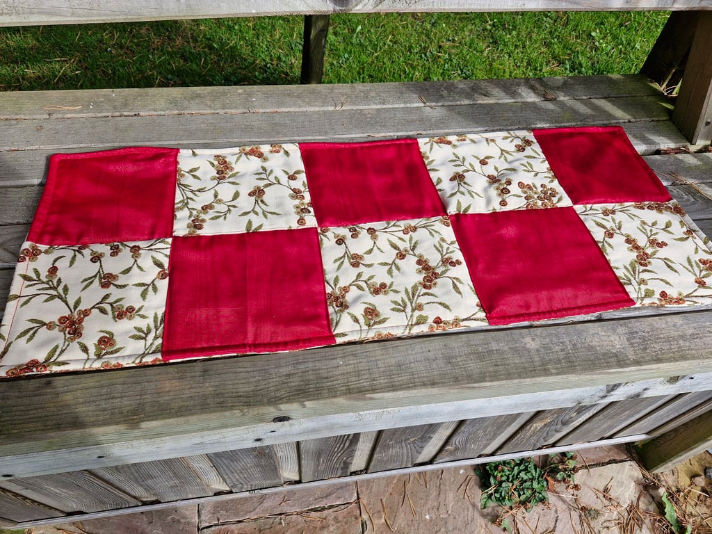 Lovely autumn berries, autumn or Christmas 2 sided handmade fabric table runner