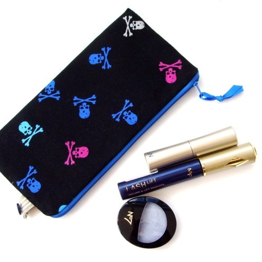 SALE SALE Skull and Crossbones Make up bag / Pencil Case