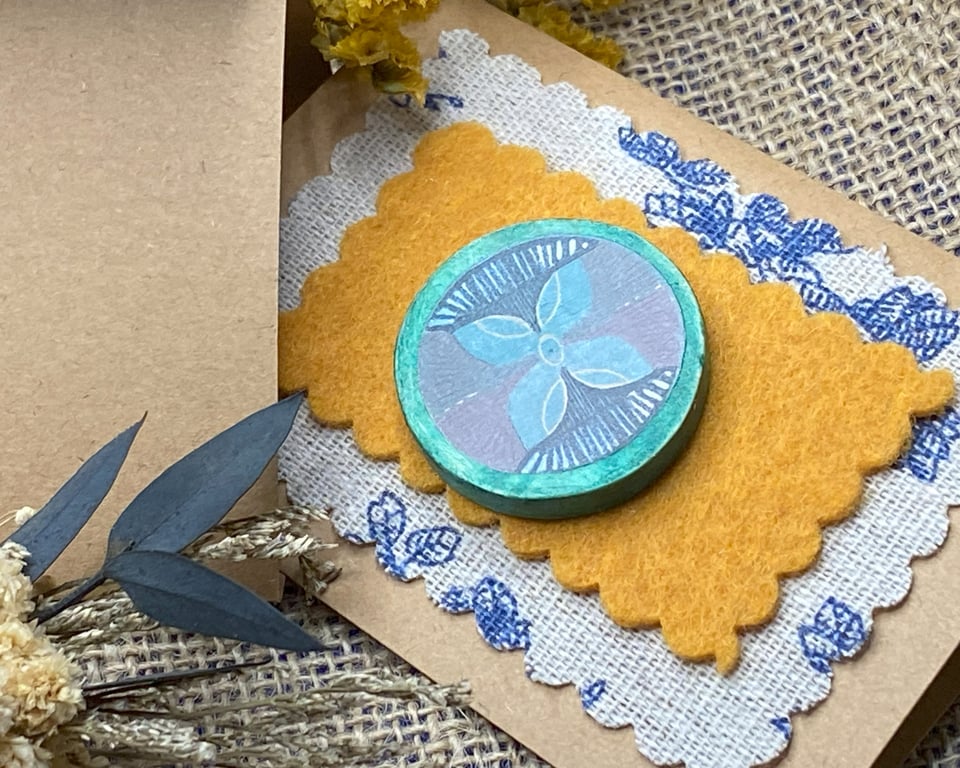 Handmade wooden brooch with floral motif 