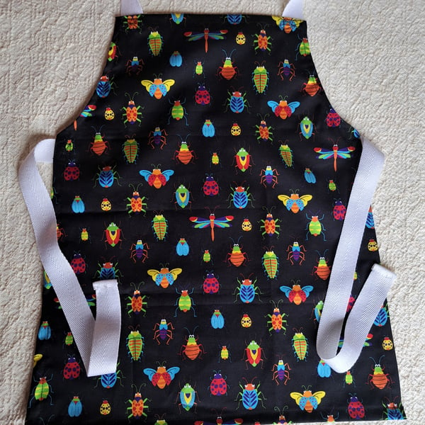 Bugs and Beetles apron age 2-6