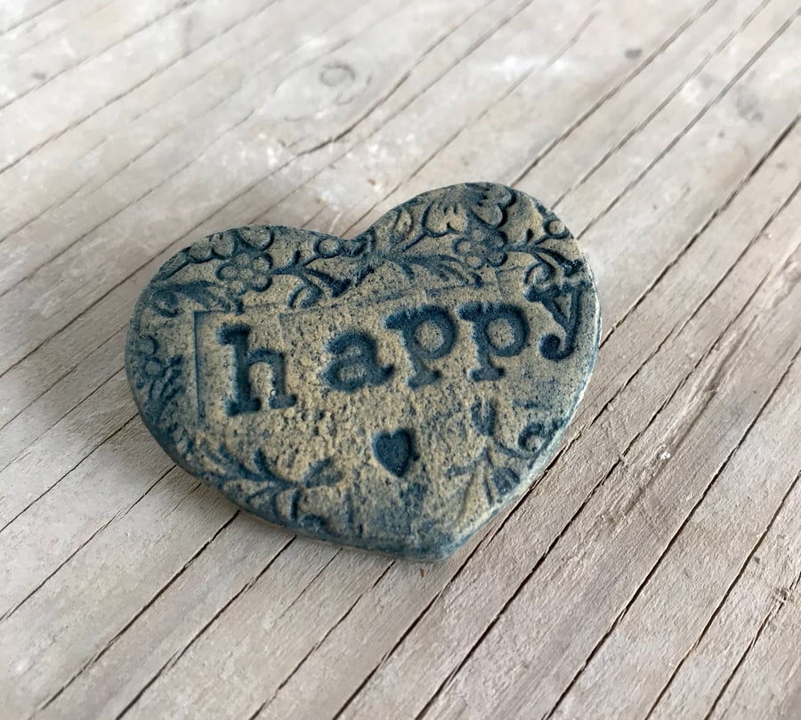 Happy heart brooch 