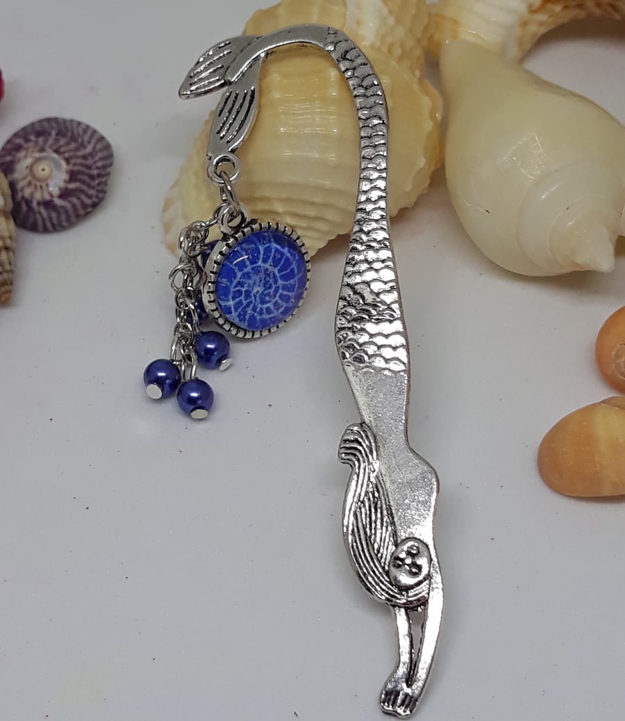 SM21 mermaid bookmark with pearls and shell