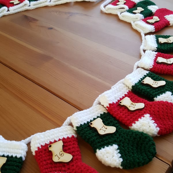 festive crocheted christmas stocking garland, red and green