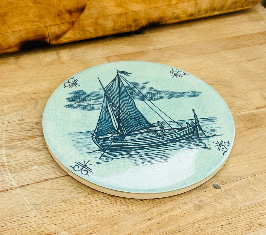 Round earthenware tiles