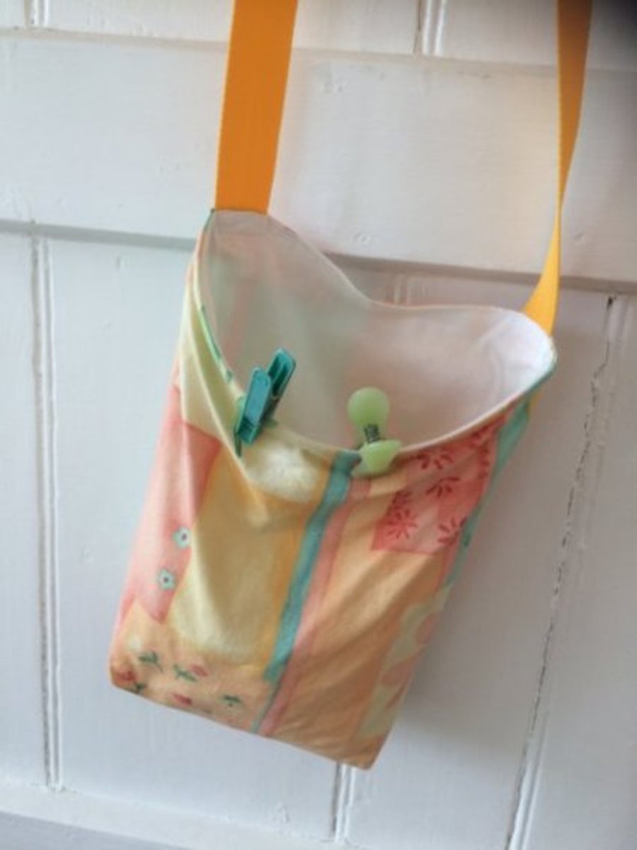 Shoulder strap peg bag for easy laundry hanging. Peachy colours