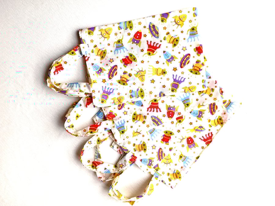 ALIENS on CREAM small tote, party, present or book bags x 4