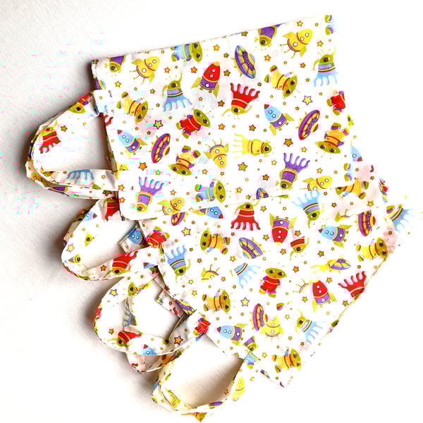 ALIENS on CREAM small tote, party, present or book bags x 4