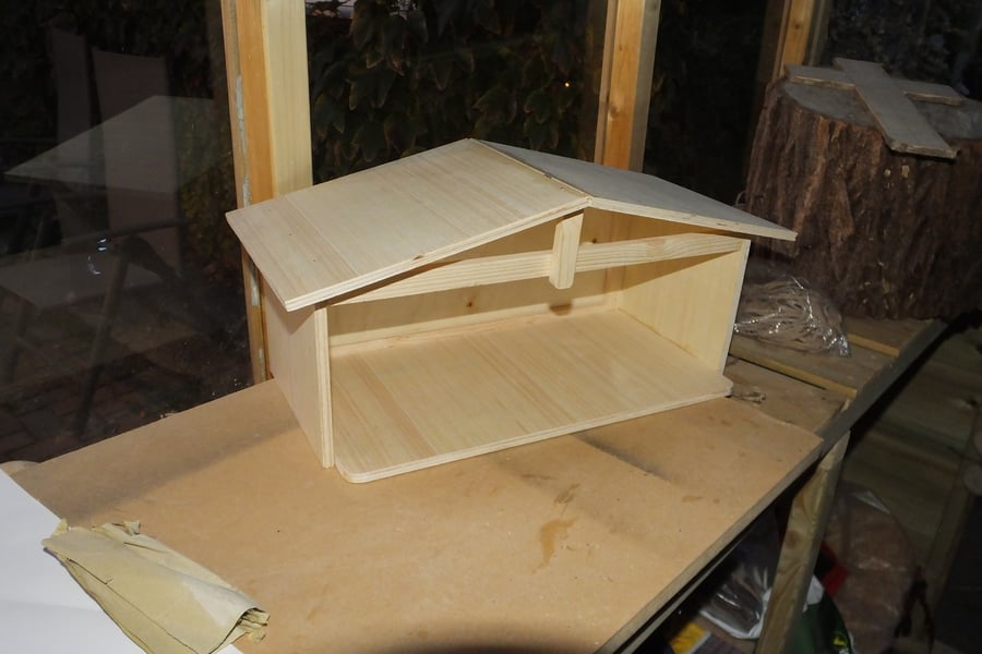 Nativity shelter or stable for baby Jesus at Xmas in kit form for self assembly