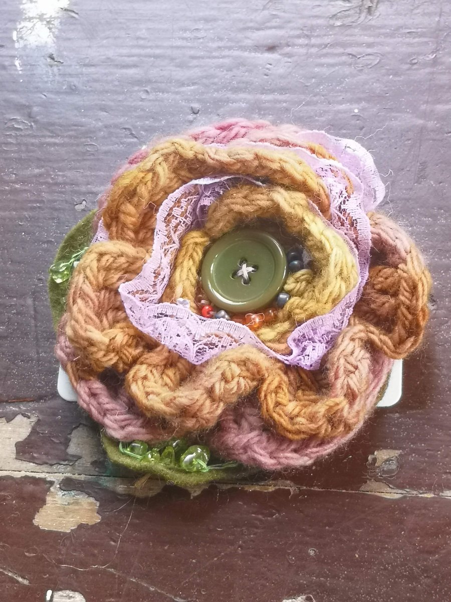 Vintage Style Crochet Flower Brooch