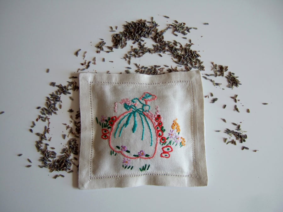 Lavender bag with dried Yorkshire lavender in a vintage embroidery linen pouch.