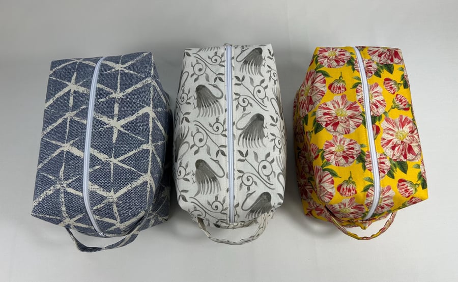 Cosmetics bag, Boxed make up pouch, Travel accessories case,