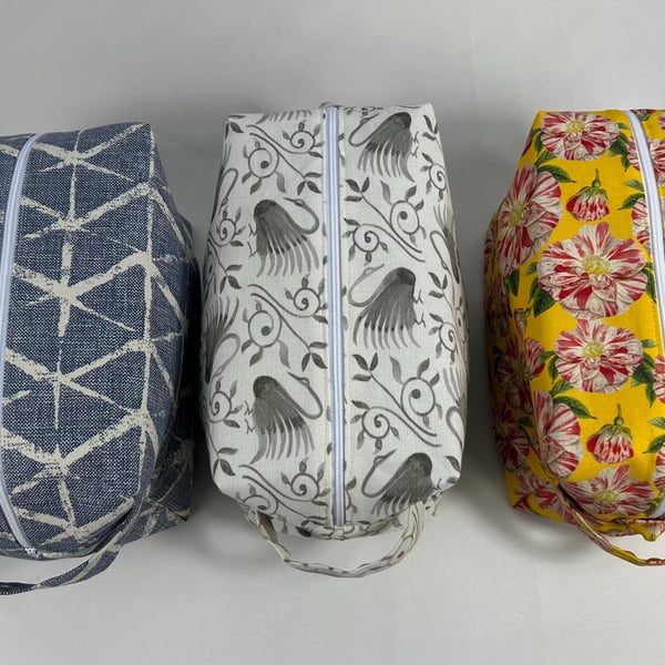 Cosmetics bag, Boxed make up pouch, Travel accessories case,