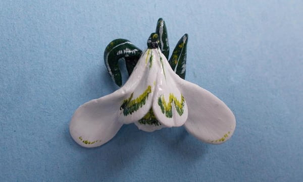 White 3D SNOWDROP & LEAVES BROOCH SPRING Flower Lapel Pin HANDMADE HAND PAINTED