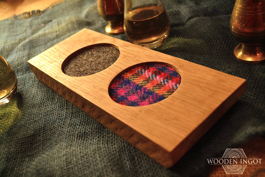 2-hole Oak whisky tasting board for 65mm