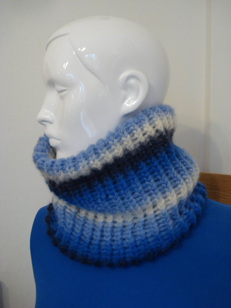 Small Neck Warmer Cowl Collar Hand Knitted With 28% Merino Wool In Blues (R251)