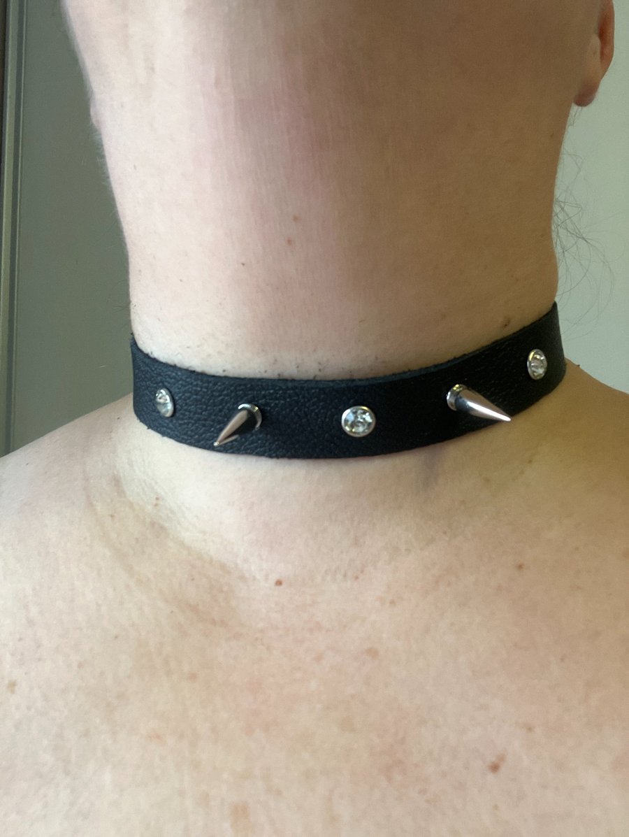 Black Leather Choker with 2 Spikes and 3 Clear-White Gemstones 
