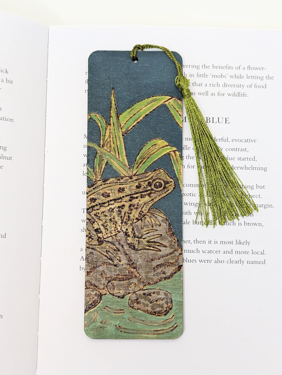 Frog bookmark - pyrography, wooden gift for a nature lover